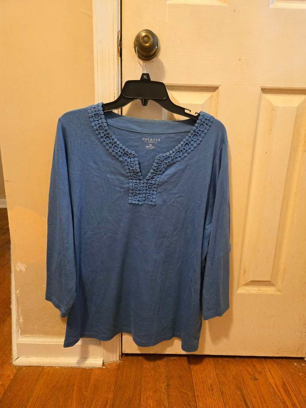 Talbots 2 XL long sleeve tee with trim around neck